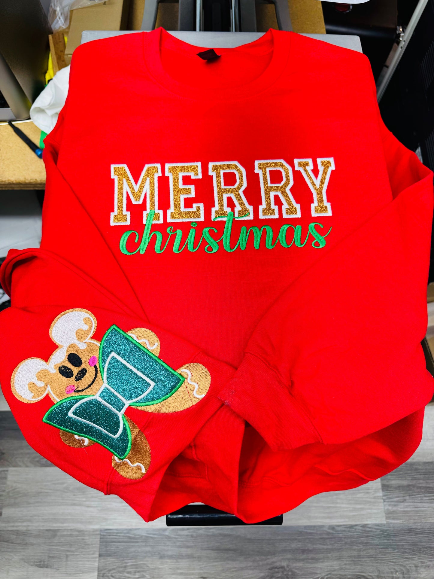 VIRAL RED EMBROIDERED CREWNECK