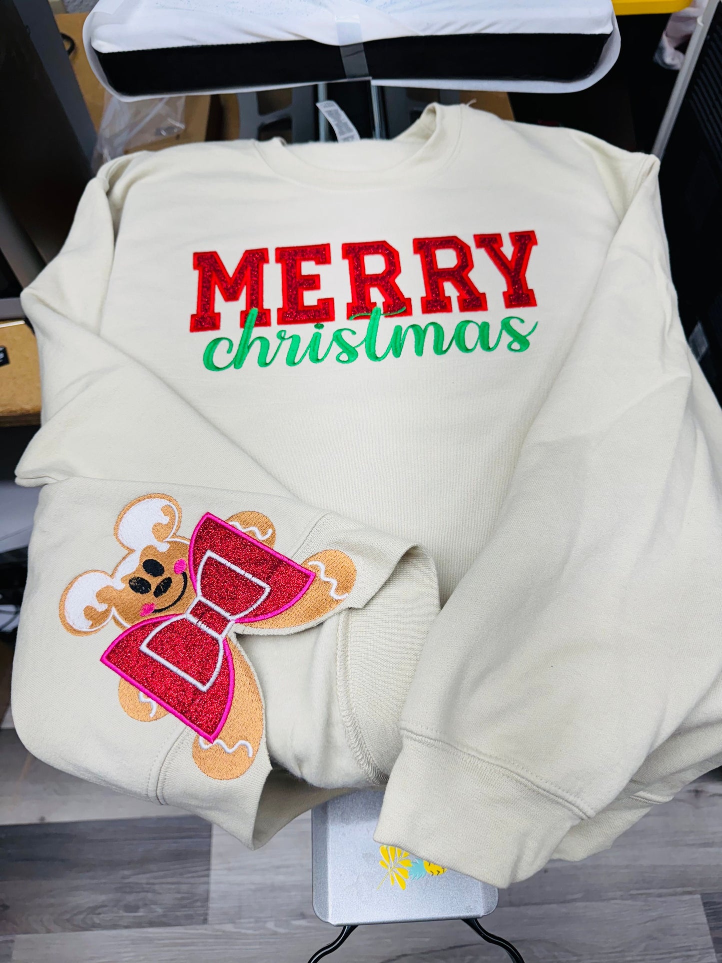 VIRAL BEIGE XMAS CREWNECK